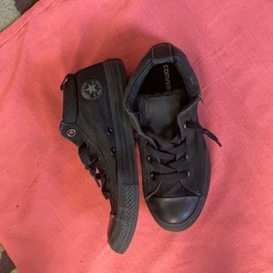 black low rise converse
